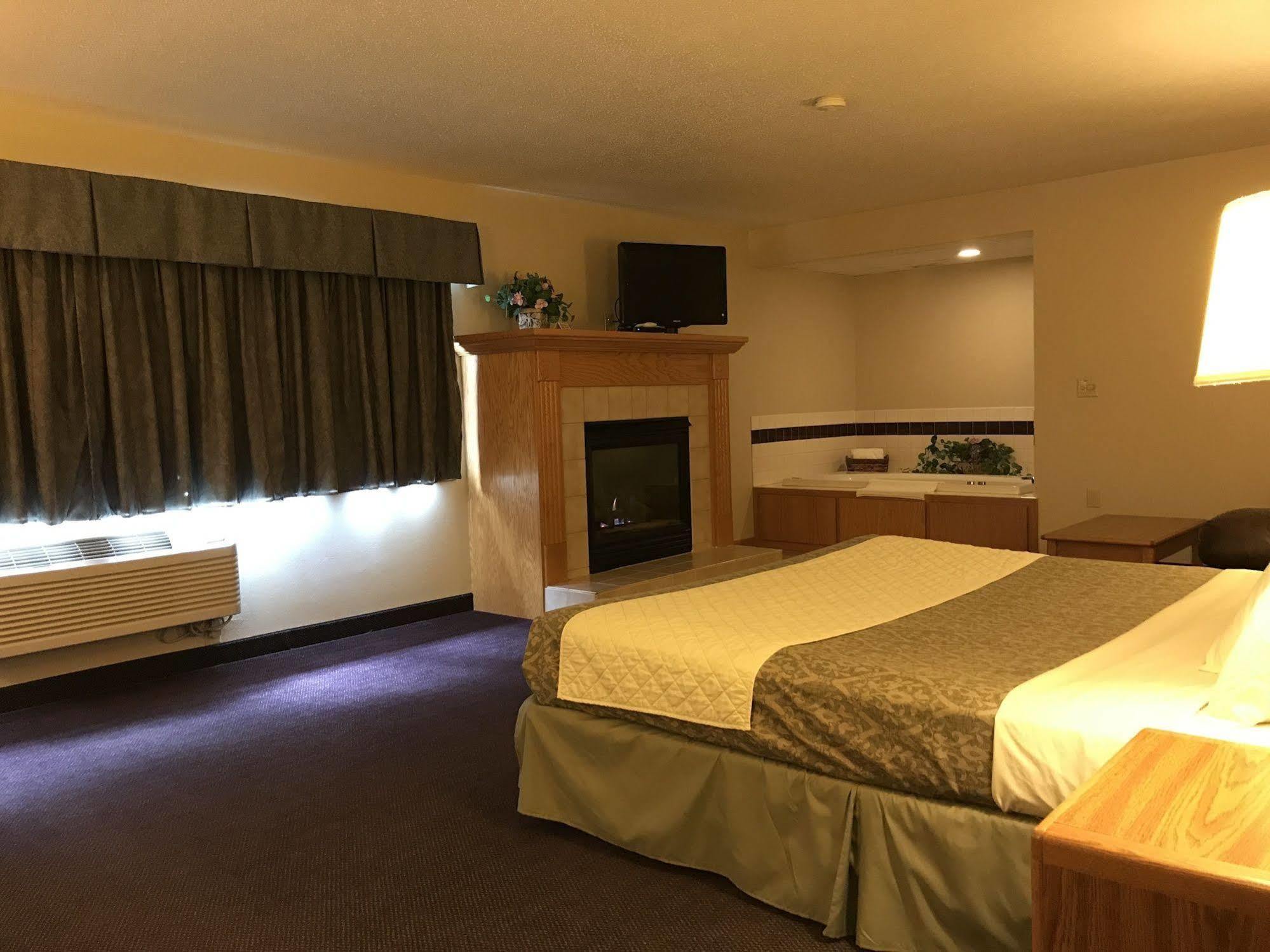 Fairbridge Inn & Suites Thorp Exterior photo